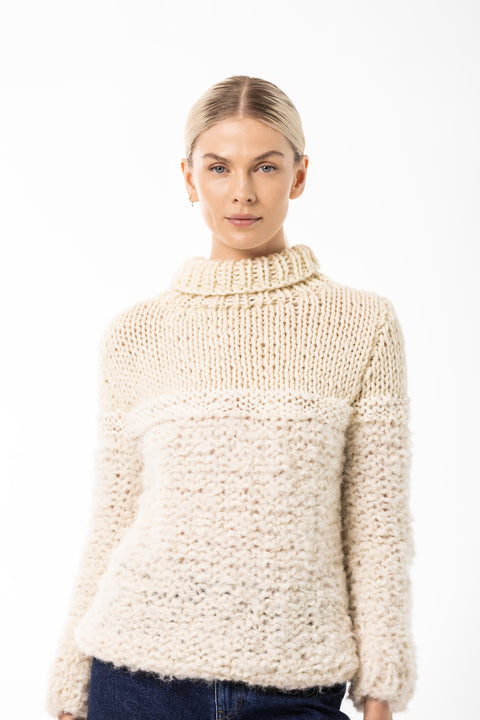 Íðunn off white sweater